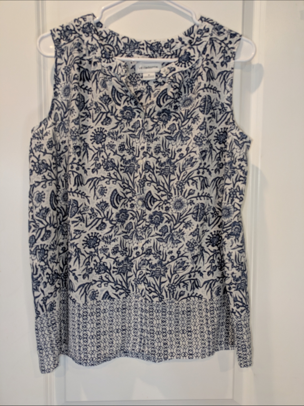 Liz Claiborne Blue White Floral Sleeveless Blouse Women’s Medium Split Neck Top
